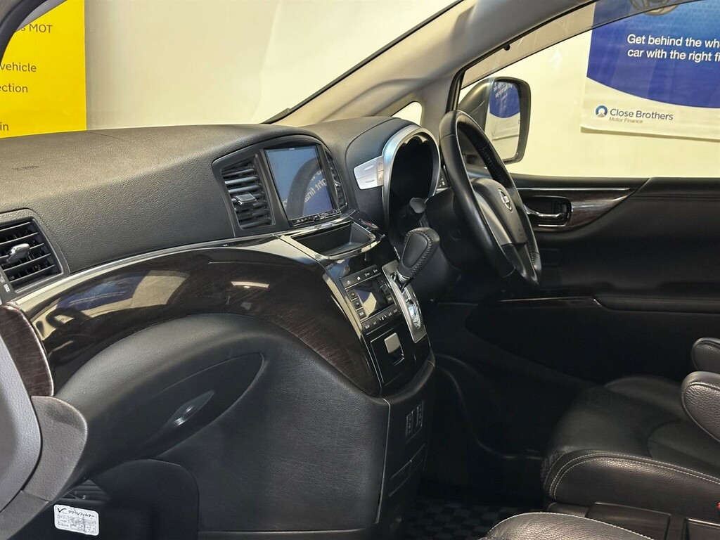Nissan Elgrand E52 Black #21