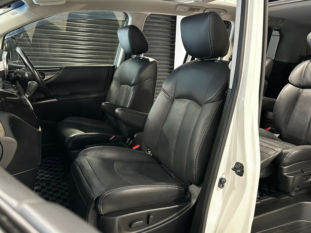 Nissan Elgrand E52 Black #16