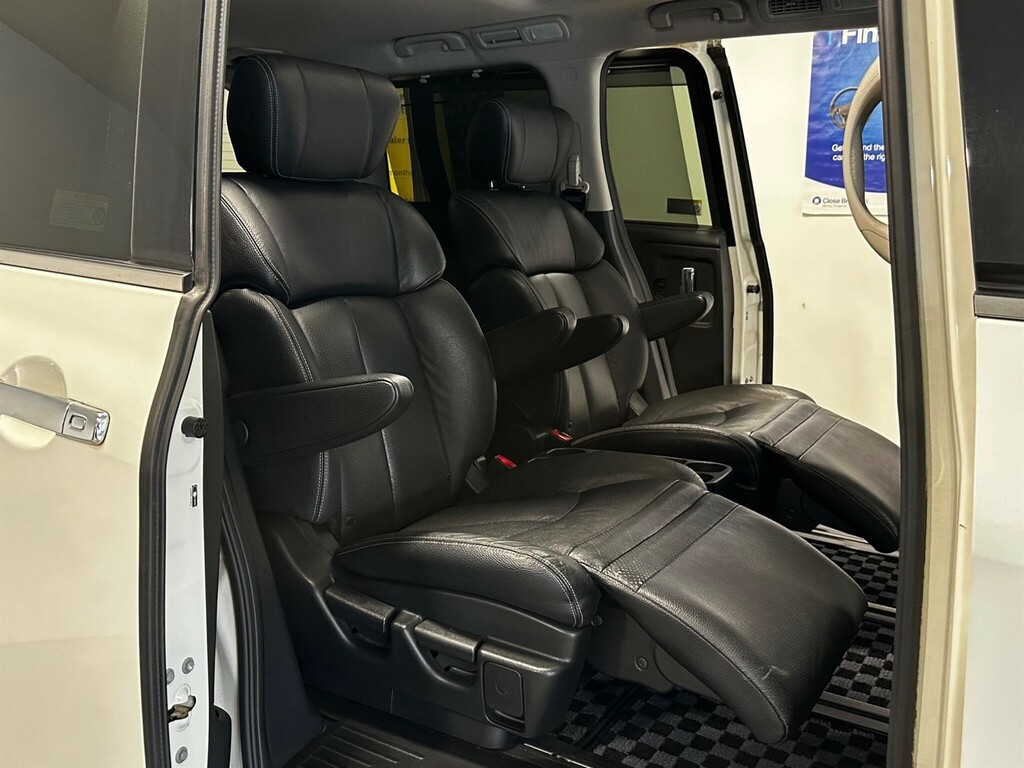 Nissan Elgrand E52 Black #17