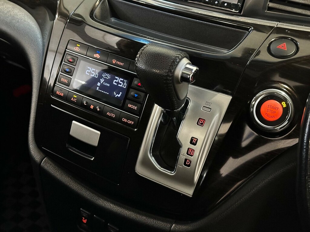 Nissan Elgrand E52 Black #29