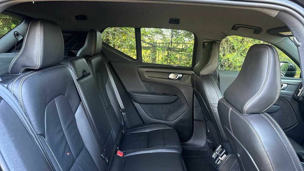 Volvo XC40 R-design, T3 Black #6