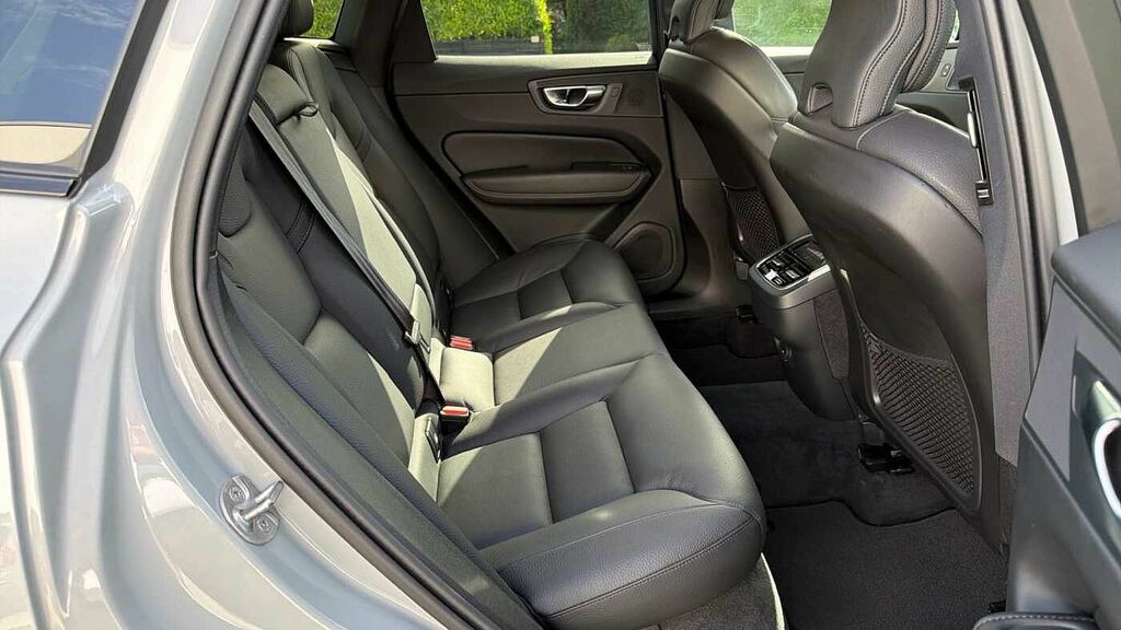 Volvo XC60 B5 P Awd Plus Dark OY25XGM Grey #6