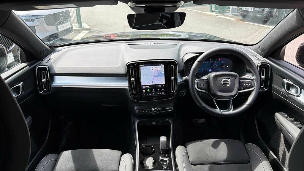 Volvo XC40 B4 P Plus Dark RV75VWL Black #5
