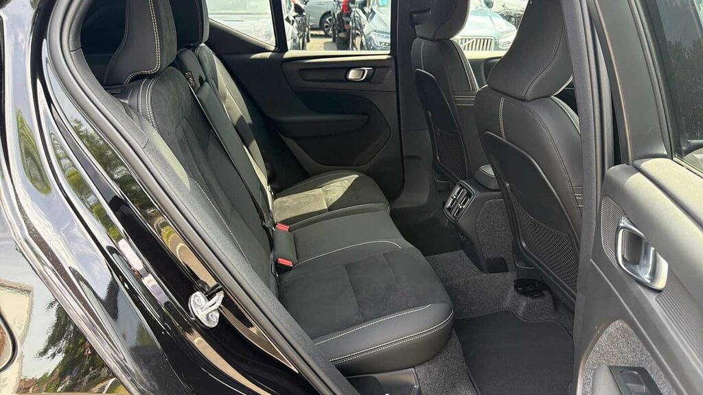 Volvo XC40 B4 P Plus Dark RV75VWL Black #6
