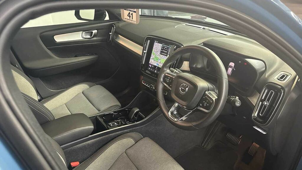 Volvo XC40 Plus, B4 Mild Hybrid, Dark GJ73NBM Blue #4