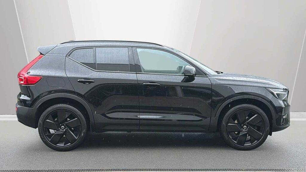 Volvo XC40 B4 P Black Edition Plus HT25SYW Black #3
