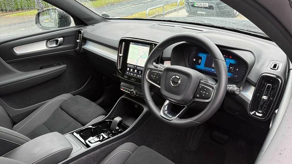 Volvo XC40 B4 P Black Edition Plus HT25SYW Black #4