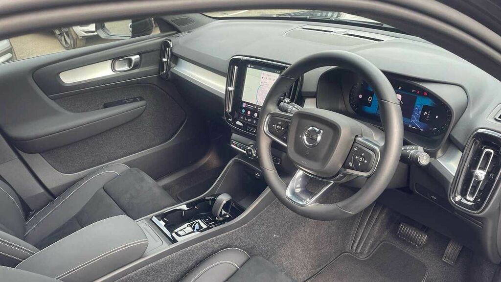 Volvo XC40 2.0 B3p Plus Black Edition GJ75BKX Black #4