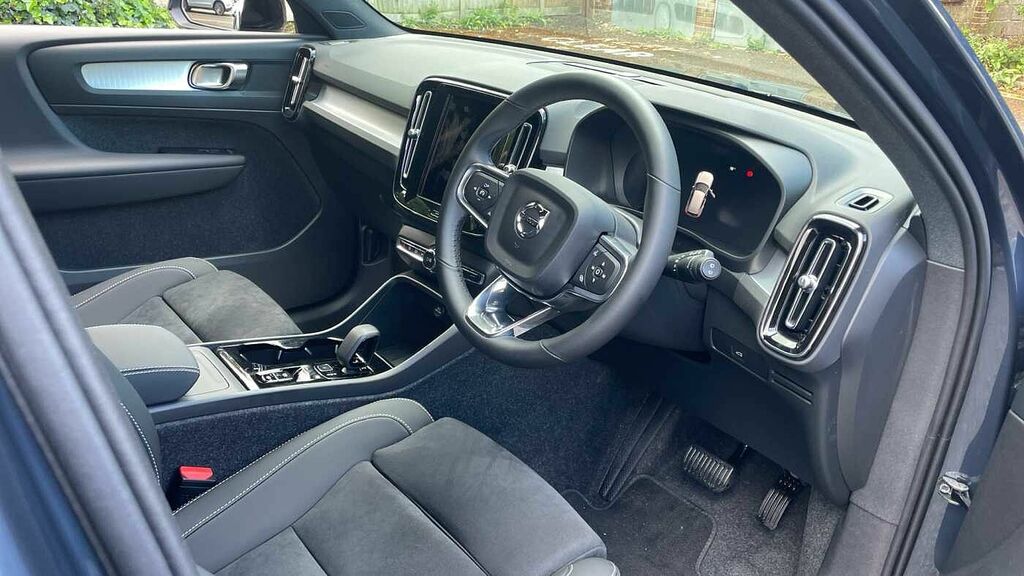 Volvo XC40 Black Edition Plus, B3 Mild Hybrid, LG26KTD Blue #4