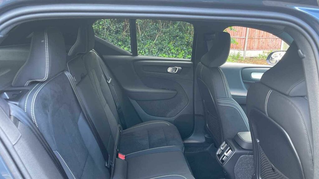 Volvo XC40 Black Edition Plus, B3 Mild Hybrid, LG26KTD Blue #6