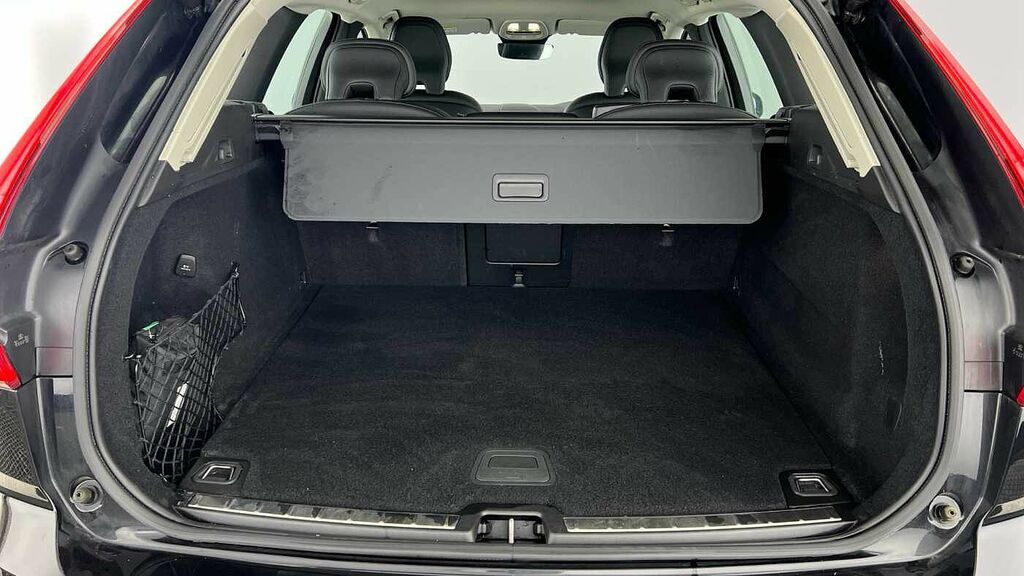 Volvo XC60 Plus, B4 Mild Hybrid, Dark YX23KFG Black #5