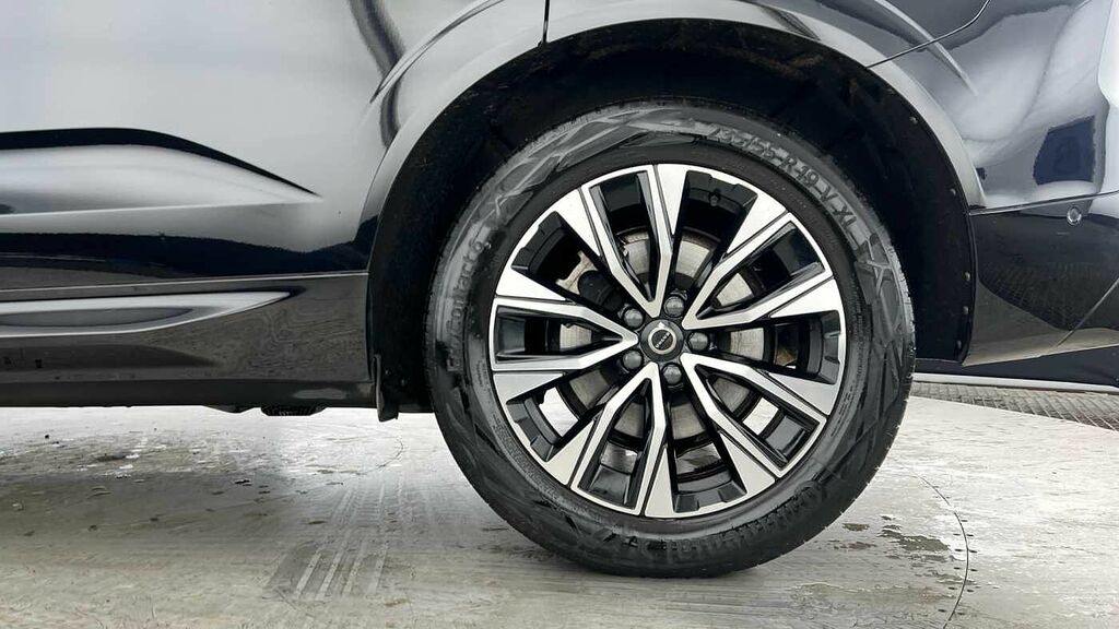Volvo XC60 Plus, B4 Mild Hybrid, Dark YX23KFG Black #4