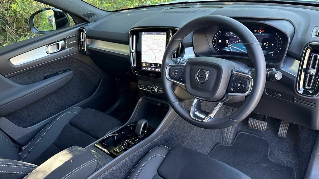 Volvo XC40 Black Edition Ultra, B3 Mild Hybrid, LB75MTF White #4
