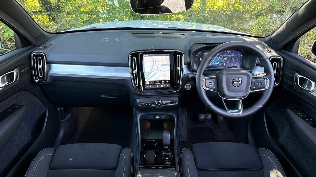 Volvo XC40 Black Edition Ultra, B3 Mild Hybrid, LB75MTF White #5
