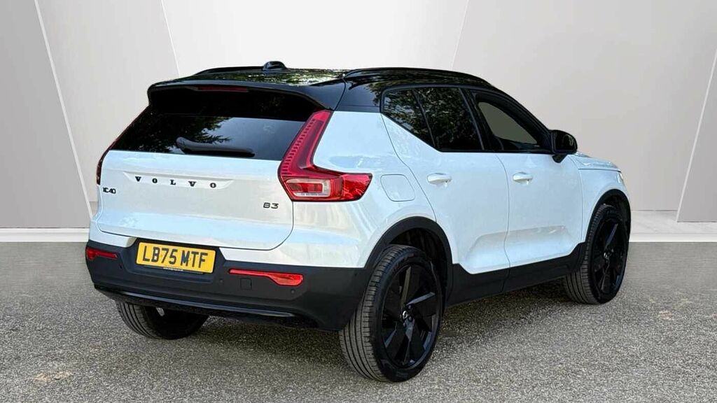 Volvo XC40 Black Edition Ultra, B3 Mild Hybrid, LB75MTF White #2