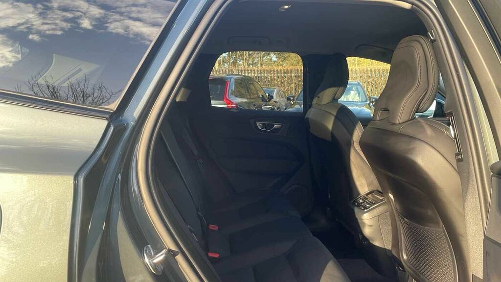 Volvo XC60 B5 P Awd Plus Dark WF75BYL #6