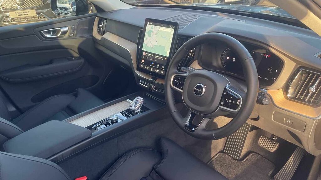 Volvo XC60 B5 P Awd Plus Dark WF75BYL #4