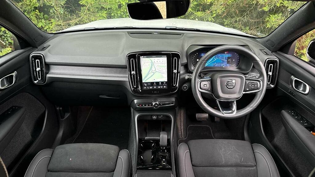 Volvo XC40 Plus, B3 Mild Hybrid, Dark BD24ENY White #5