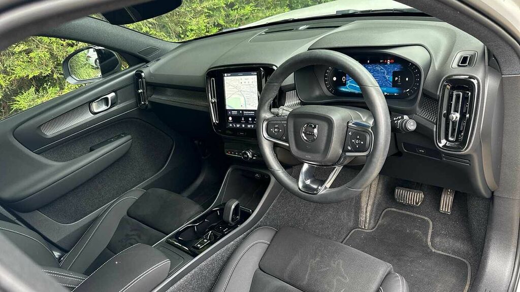 Volvo XC40 Plus, B3 Mild Hybrid, Dark BD24ENY White #4