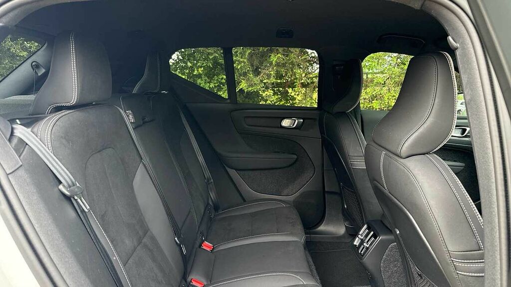 Volvo XC40 Plus, B3 Mild Hybrid, Dark BD24ENY White #6