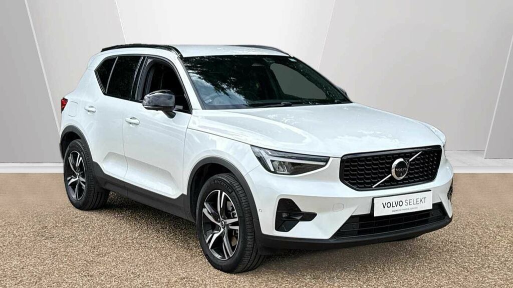 Volvo XC40 Plus, B3 Mild Hybrid, Dark White