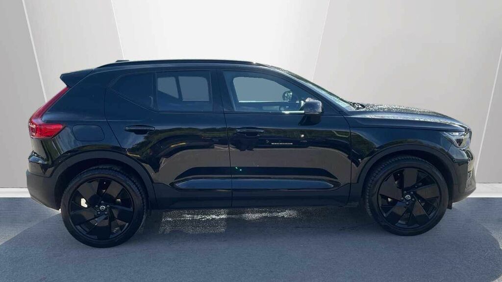 Volvo XC40 2.0 B3p Plus Black Edition Black #3