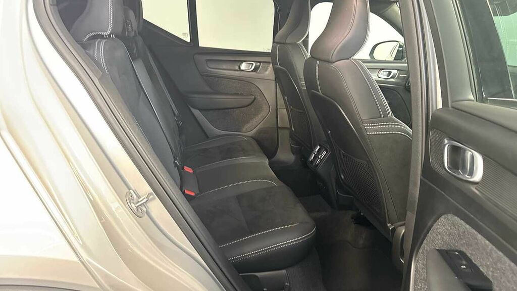 Volvo XC40 Ultimate, B4 Mild Hybrid, Dark GJ23NDV Silver #6