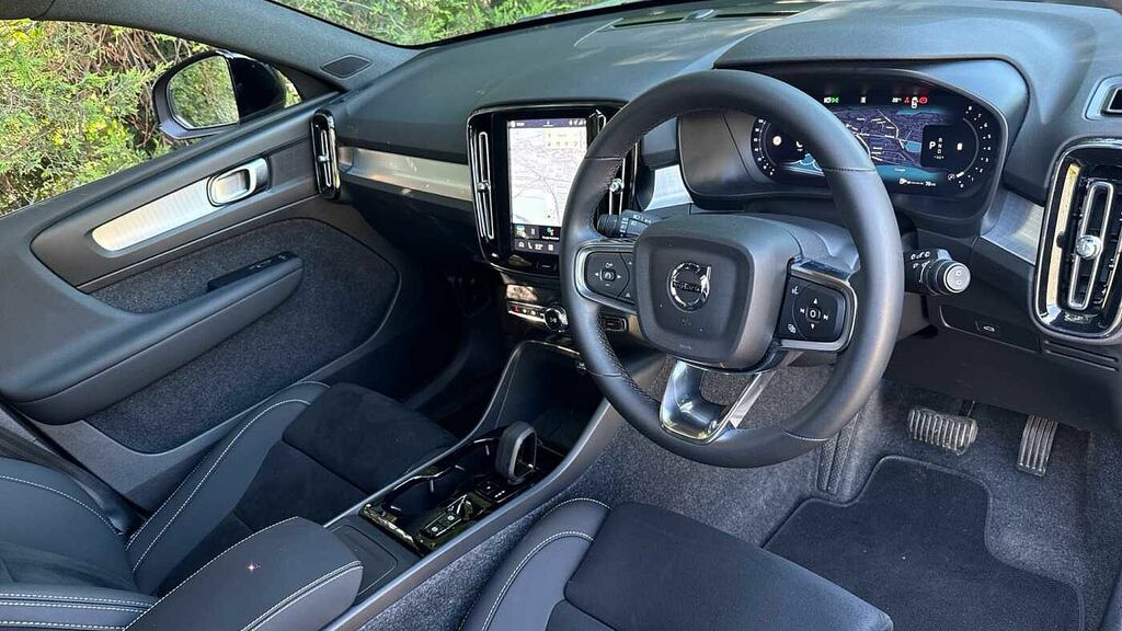 Volvo XC40 Plus, B4 Mild Hybrid, Dark YR75EFB Grey #4