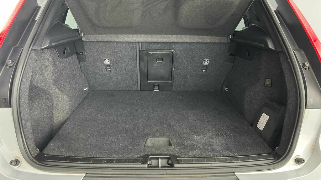 Volvo XC40 R-design, T3 YP22VTV Silver #5