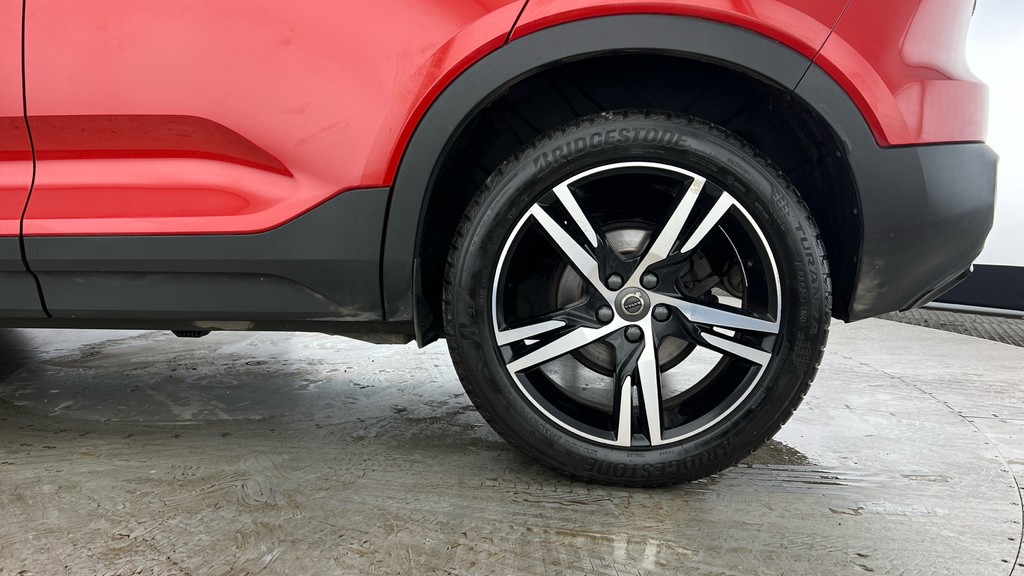 Volvo XC40 1.5 T3 163 R Design Geartronic Red #4
