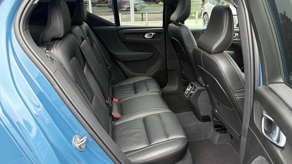 Volvo XC40 B4 P Ultimate Dark CF23LZT Blue #6