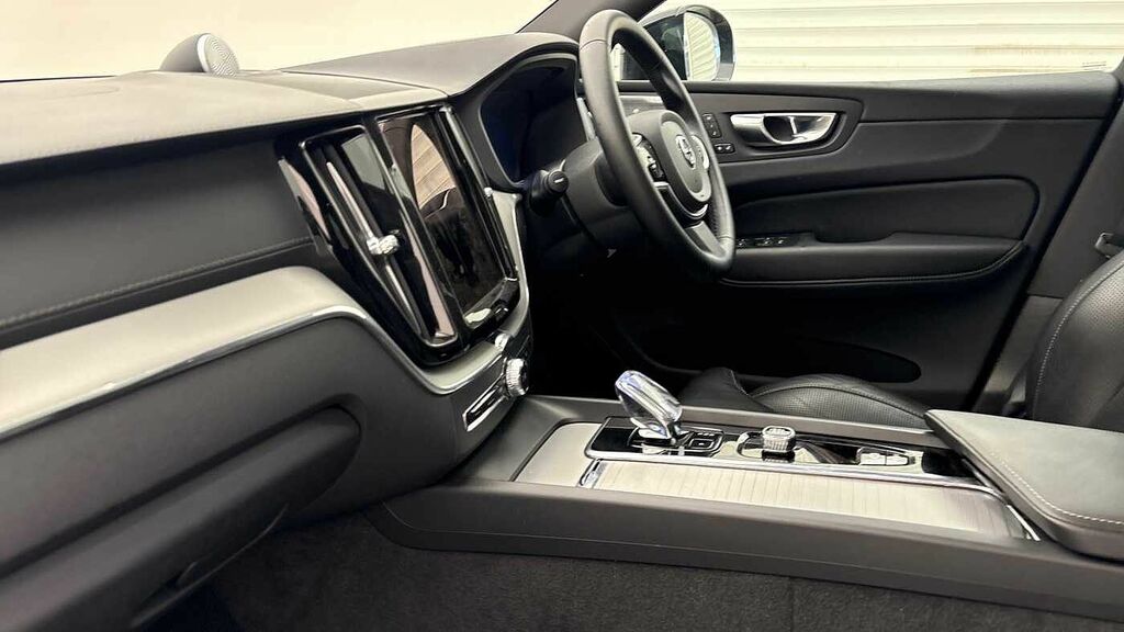 Volvo XC60 B5 P Awd Black Edition Ultra RV25TFZ Black #6