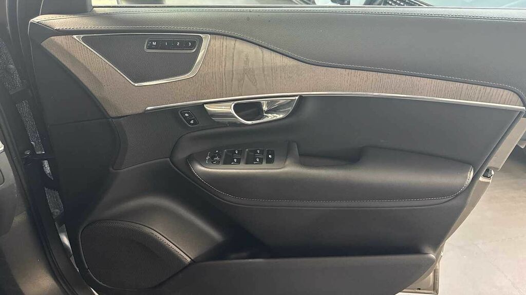 Volvo XC90 2L R-design Pro Black #28