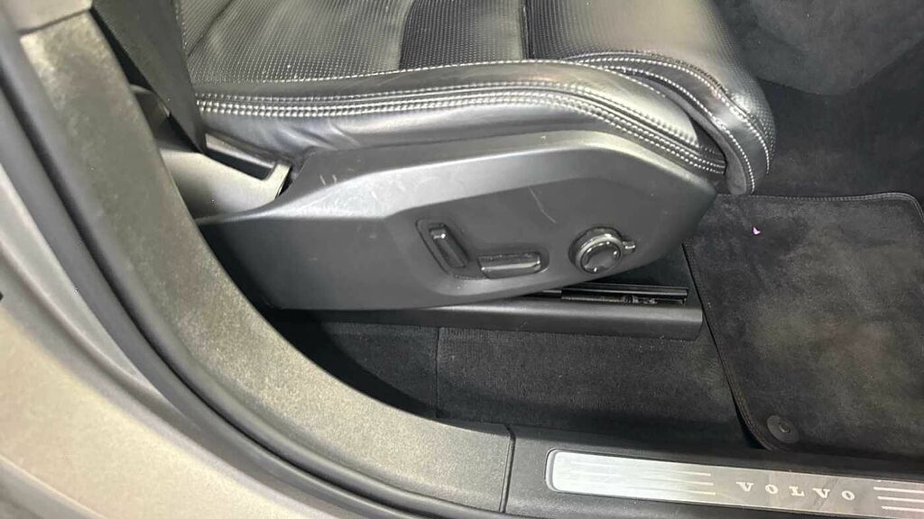 Volvo XC90 2L R-design Pro Black #29