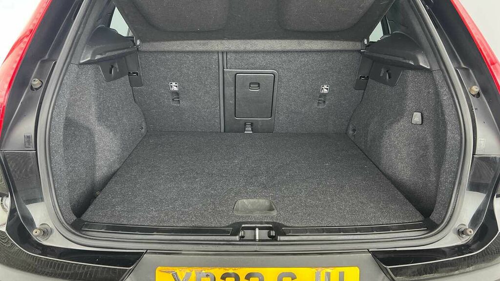 Volvo XC40 R-design, T3 Black #5
