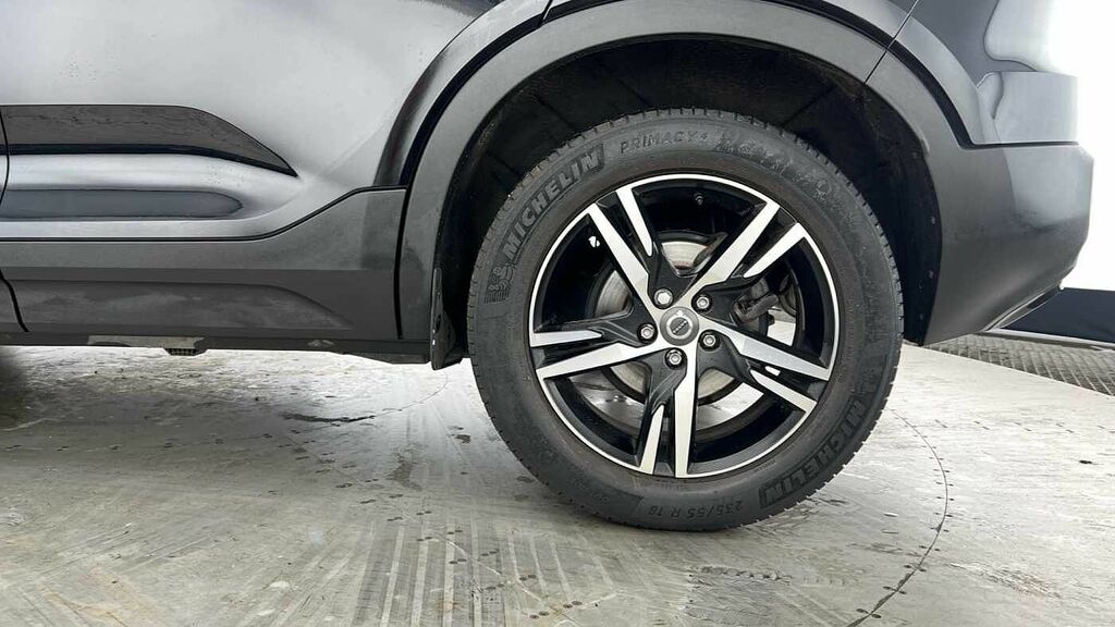 Volvo XC40 R-design, T3 Black #4