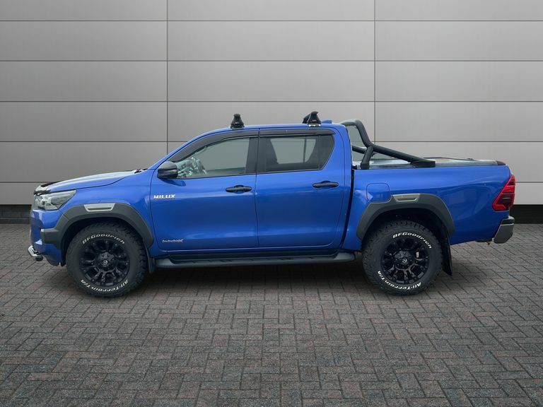 Toyota HILUX Invincible X Dcab Pick Up 2.8 D-4d WGZ1121 Blue #6