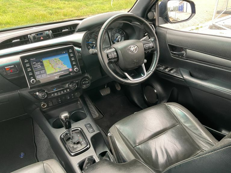Toyota HILUX Invincible X Dcab Pick Up 2.8 D-4d WGZ1121 Blue #3