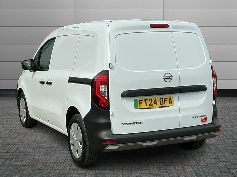 Nissan TOWNSTAR 90Kw Acenta Van 45Kwh White #2