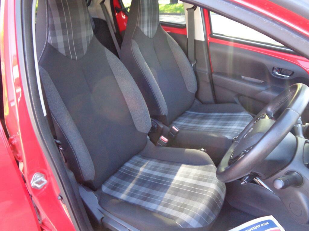 Peugeot 108 1.0 72 Active Red #7