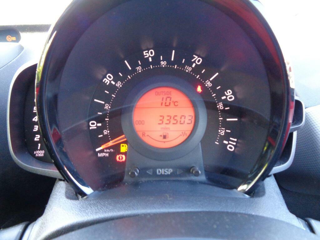 Peugeot 108 1.0 72 Active Red #9