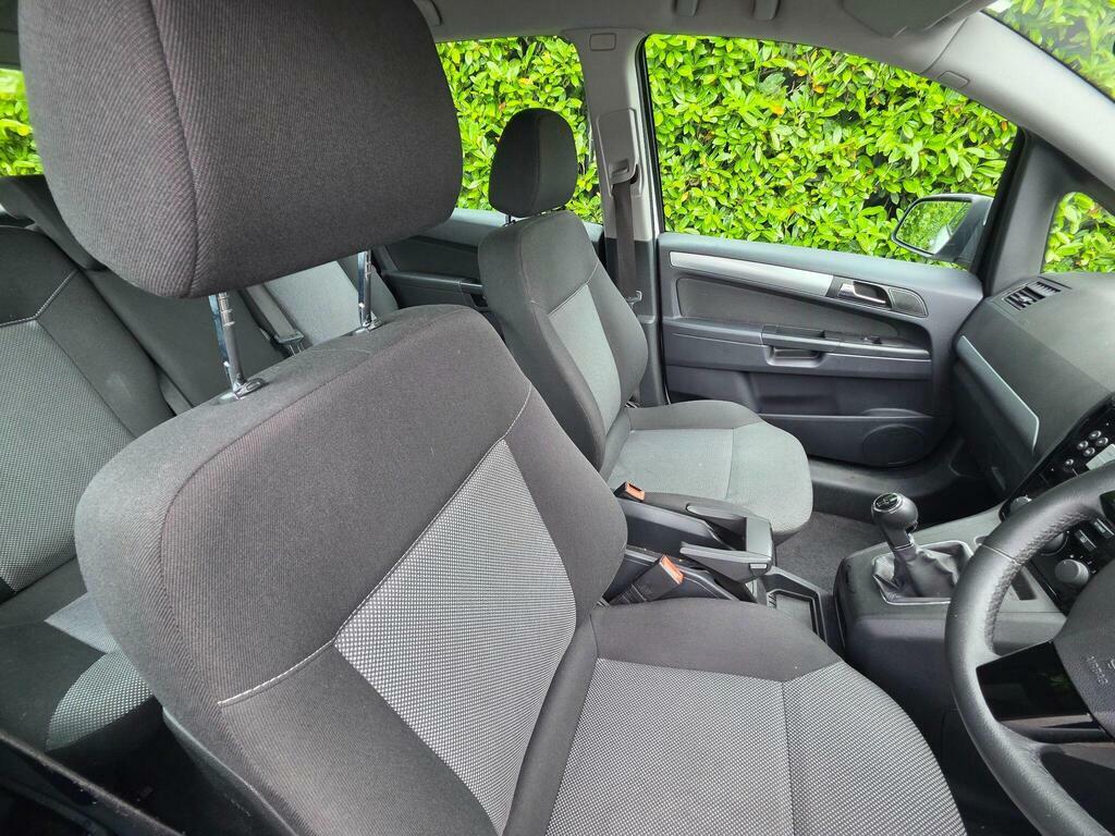 Vauxhall Zafira 1.6 16V Exclusiv Euro 5 White #4