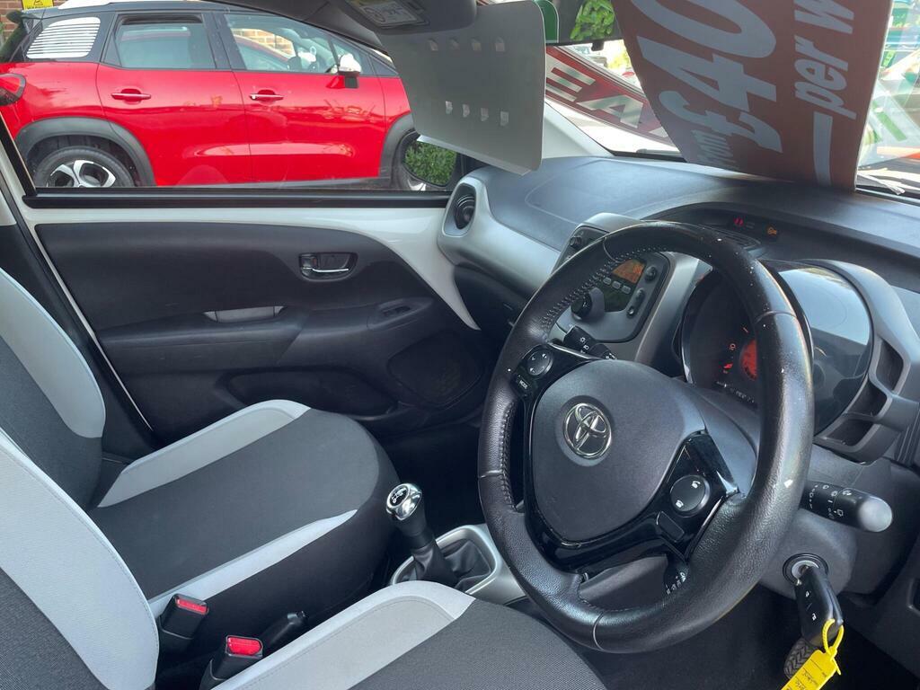 Toyota Aygo 1.0 Vvt-i X-play Euro 6 FX17OVT White #6