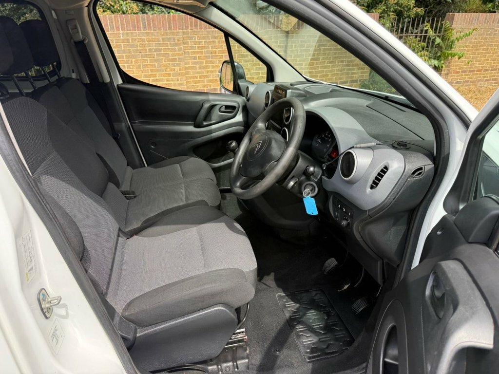Citroen Berlingo 1.6L Enterprise BT68WZC White #4