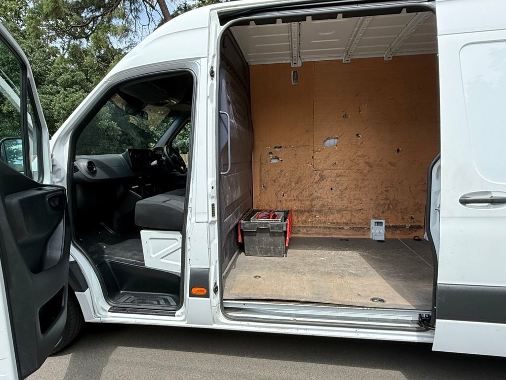 Mercedes-Benz eSprinter Esprinter Progressive Panel Van White #13