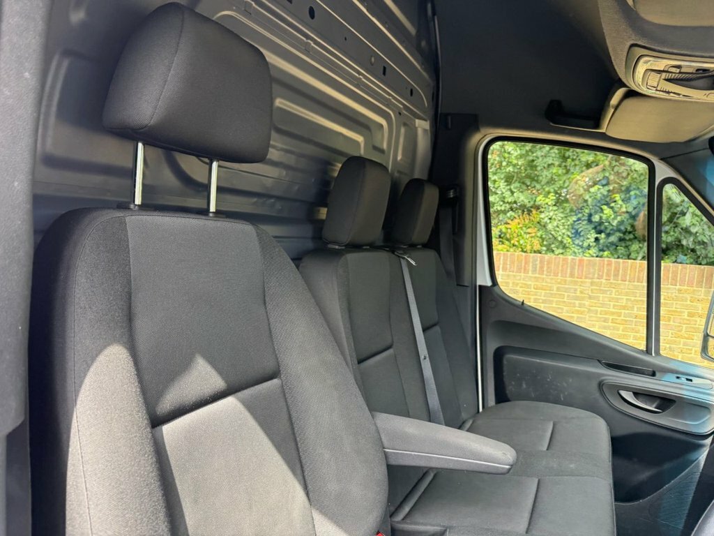 Mercedes-Benz eSprinter Esprinter Progressive Panel Van White #12