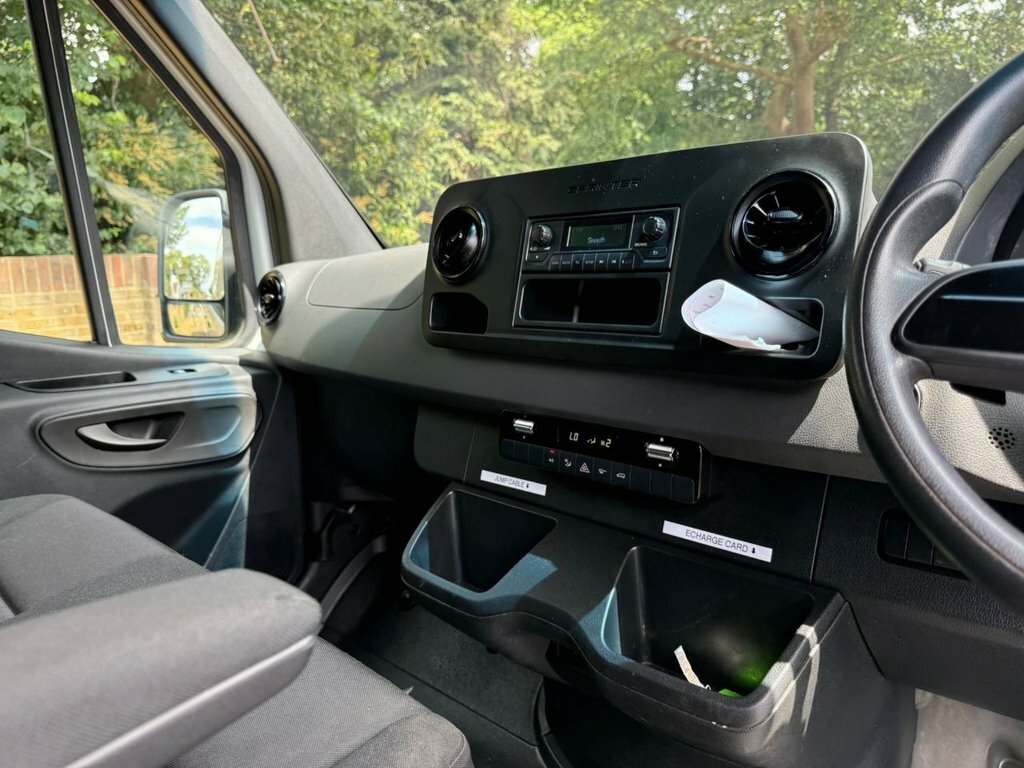 Mercedes-Benz eSprinter Esprinter Progressive Panel Van White #7