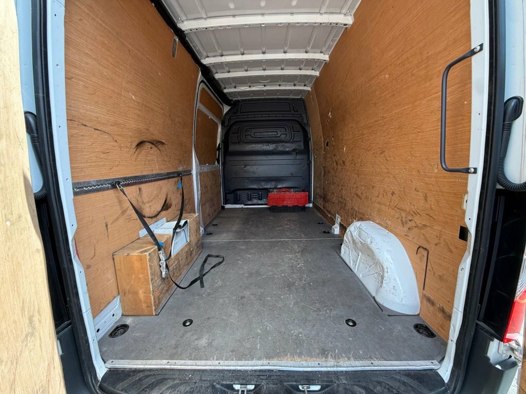 Mercedes-Benz eSprinter Esprinter Progressive Panel Van White #17