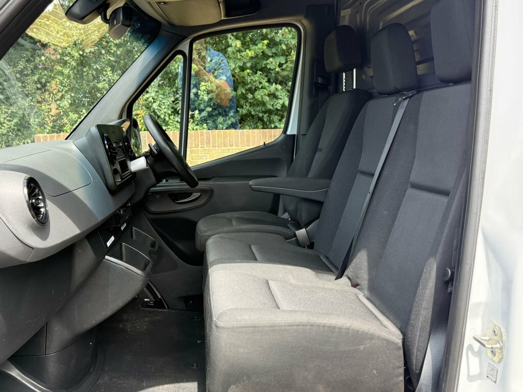 Mercedes-Benz eSprinter Esprinter Progressive Panel Van White #8