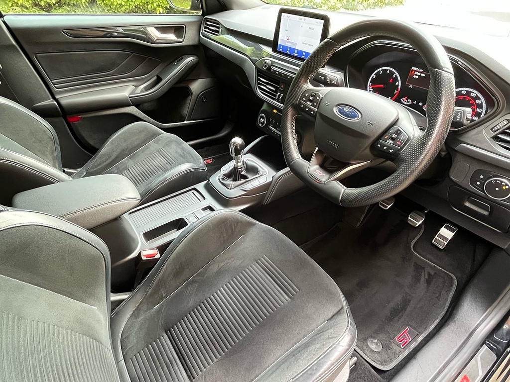 Ford Focus Hatchback HK69UBC Black #5